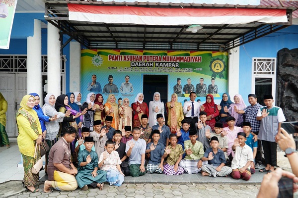 Plt. Ketua DWP Kabupaten Kampar Berbagi Kasih ke Rumah Sakit dan Panti Asuhan