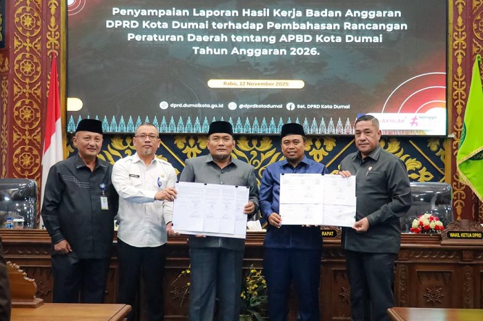 Wawako Gotong Royong Bersama Warga Sidomulyo Timur