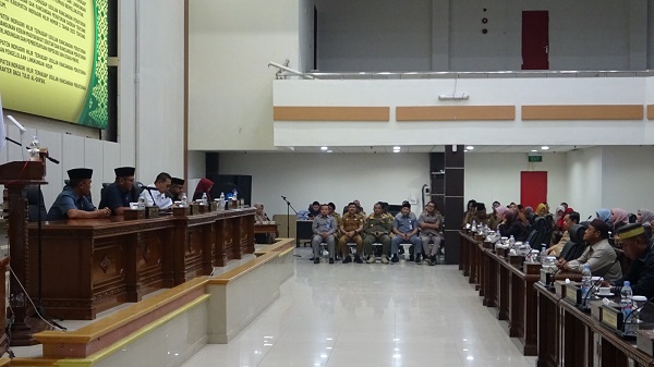 Bupati Inhil Diwakili Asisten II Simak Penjelasan Instrumen DPRD Inhil terkait Usulan Ranperda