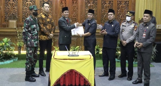 DPRD Sahkan Ranperda LPj APBD Kuansing 2021