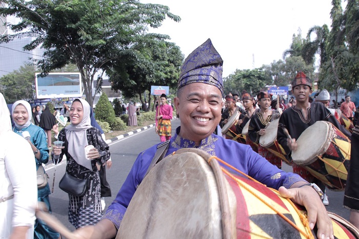Pawai Taaruf MTQ Tingkat Kota Pekanbaru 2025 Berlangsung Semarak