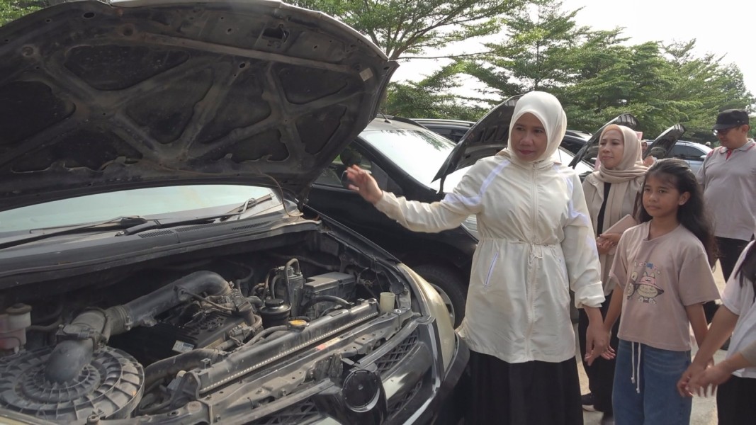 Wabup Yulianti Tinjau Lelang Kendaraan Dinas, Pemkab Inhil Lepas 51 Aset Secara Terbuka