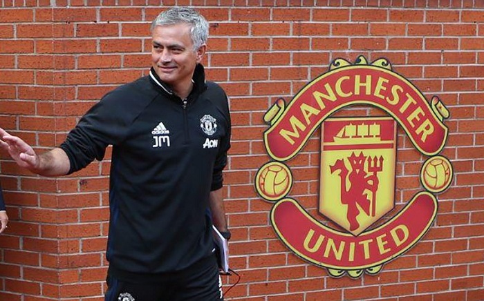 GAGAL... Manchester United Resmi Pecat Jose Mourinho