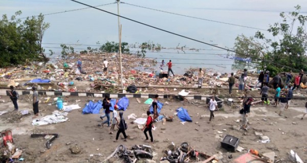 MERINDING...Mayat-mayat Berserakan  Usai Gempa dan Tsunami Menerjang Palu dan Donggala, Ini Foto-fotonya