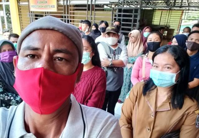 Rekam e-KTP, Disdukcapil Minta Rekom dari Kampus dan Perusahaan, Puluhan Warga Protes 