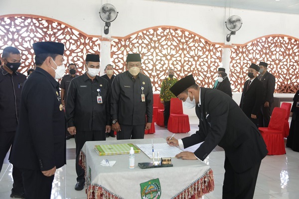 Lantik Pejabat Eselon, Bupati H. Sukiman Dorong Pejabat lebih Inovatif dan Profesional