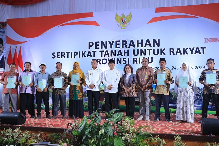 Pj Wali Kota Apresiasi Penyerahan Sertifikat Bidang Tanah Oleh Wamen ATR/BPN di Kota Pekanbaru