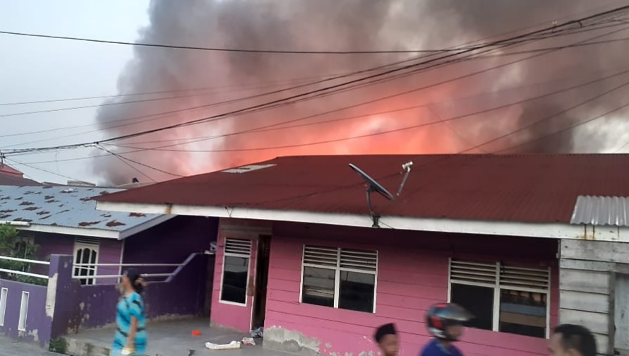 Lima Rumah di Kampung Pesisir Terbakar