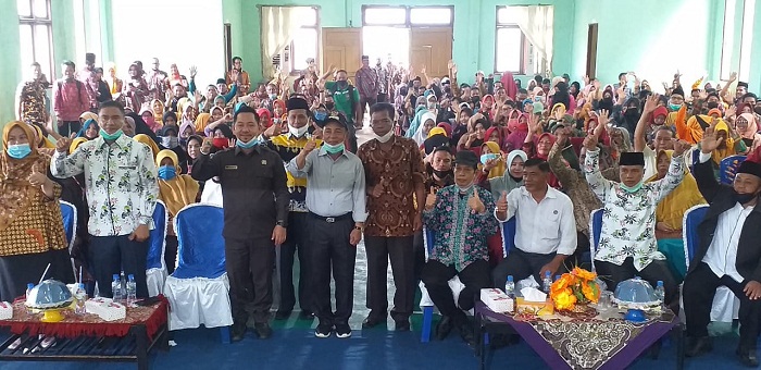Disambut bak Bupati oleh Warga Kuala Kampar, Adi Sukemi Senyum Sumringah 