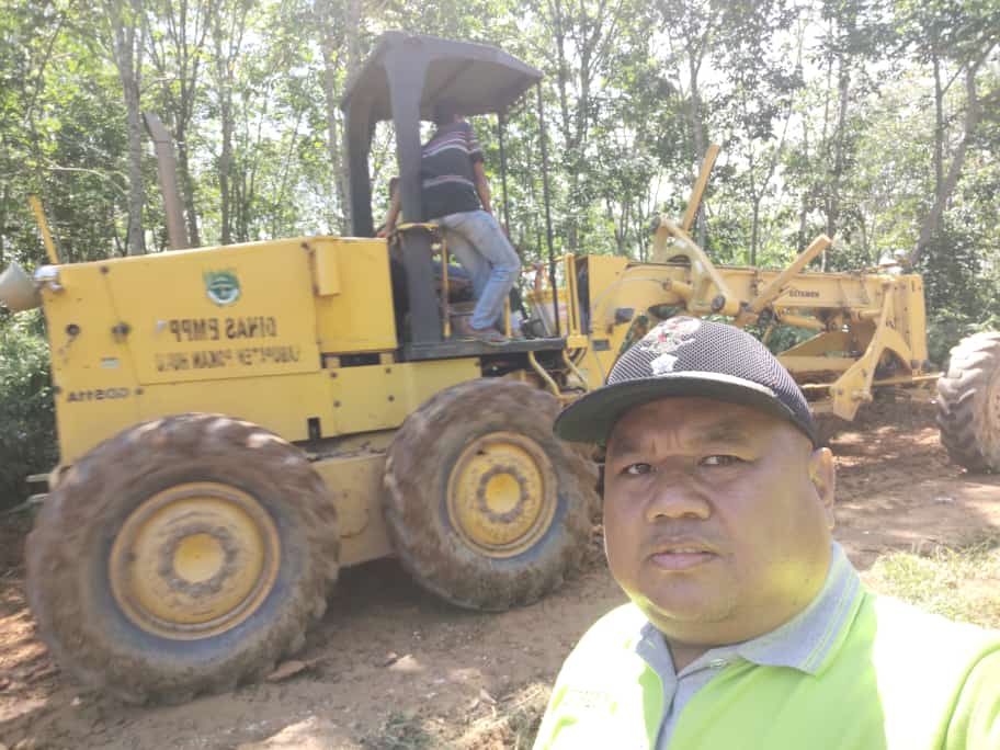 Dinas PUPR Rohul Pelihara Ruas Jalan Desa Boter Menuju Kampus UPP