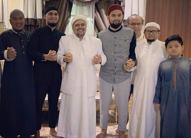 Berangkat Umrah, Teuku Wisnu dan Mario Irwinsyah Temui Habib Rizieq di Mekah, Warganet Doakan Begini