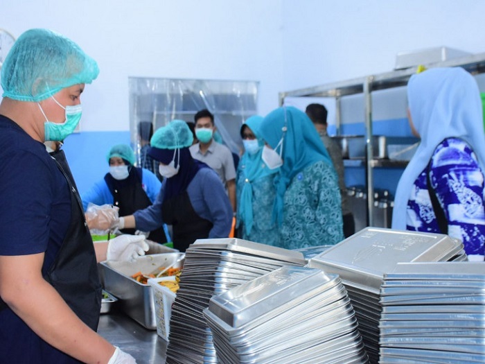Pastikan Standar Terpenuhi, Ketua TP PKK Kampar Tinjau Dapur MBG di Desa Lereng