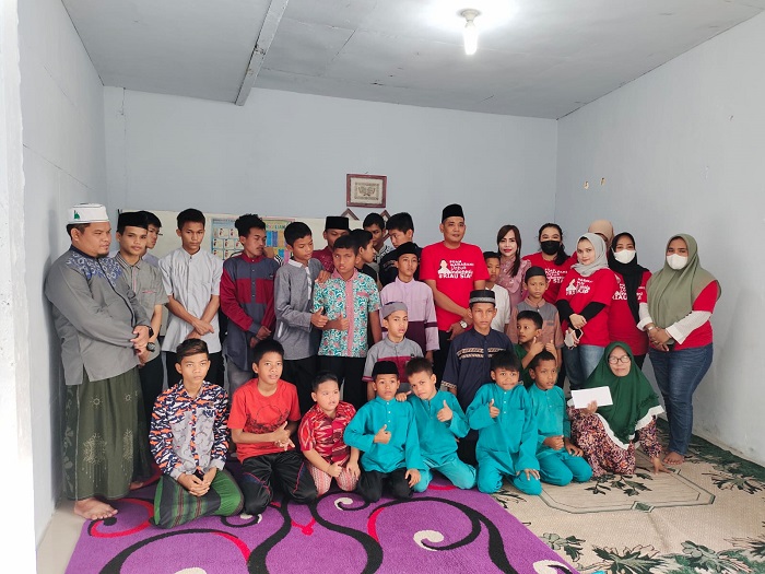 Barisan Puan Maharani Provinsi Riau Menyalurkan Sembako kepada anak yatim di Panti Asuhan