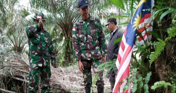 CARI MASALAH TERUS... TNI Temukan Warga Malaysia Kibarkan Bendera Melewati Patok Batas