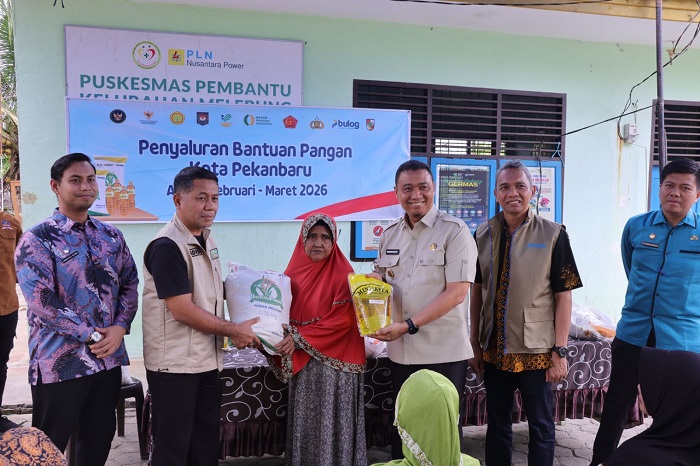 ALHAMDULILLAH PAK... Warga Melebung dan Sungai Ukai Terima 20  Kg Beras dan 4 Liter Minyakita