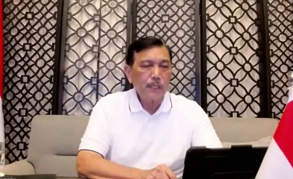 Covid-19 Meningkat, Luhut Minta Lansia Tak Keluar Rumah