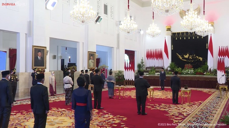 Presiden Jokowi Anugerahi Gelar Pahlawan Nasional dan Tanda Kehormatan Bintang Jasa