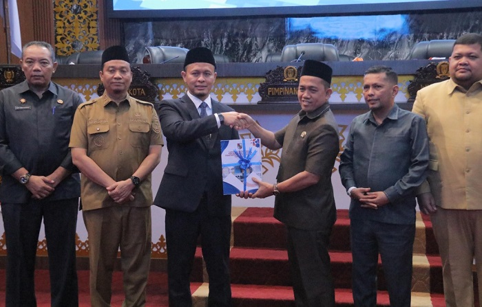 Wali Kota Serahkan LKPj 2025 Kepada DPRD