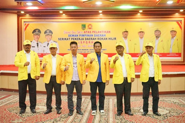 Bupati Rohil Lantik Pengurus SPDRH, Afrizal Sintong Minta Perjuangkan Pekerja Lokal