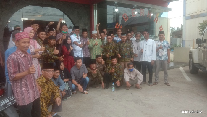 Jalin Silaturrahmi, Pengurus Tarikat Satariyah Kuansing Sampaikan Aspirasi Ulama kepada Andi Putra