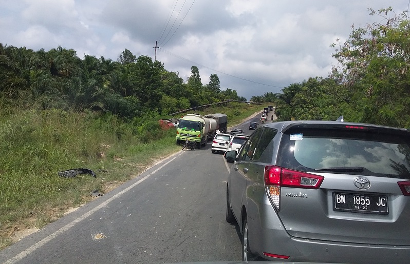 HATI-HATI...Truk CPO Turguling di Km 47 Minas, Antrian Hingga 5 Km, Ini Fotonya