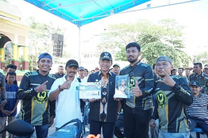 BUPATI INHIL HM WARDAN INSTRUKSIKAN DINAS TERKAIT, PAMERAN BONSAI DAN KONTES BURUNG BERKICAU DI JADIKAN EVEN TAHUNAN