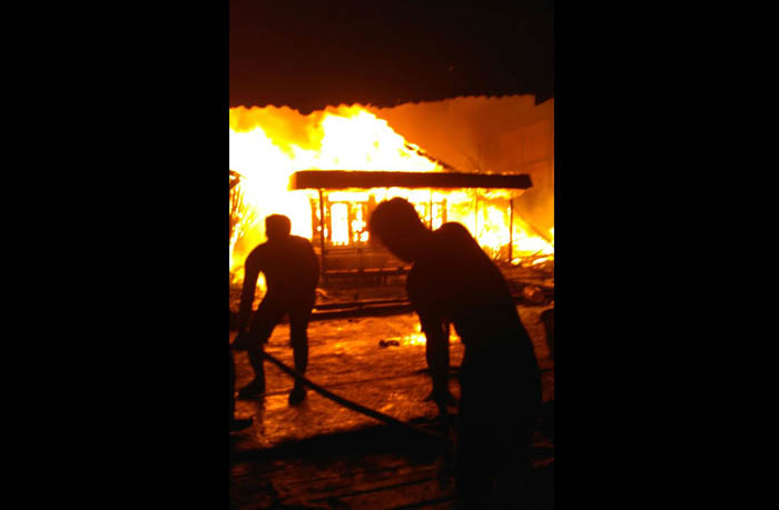 Lagi, Kebakaran Terjadi di Kateman-Inhil,  5 Unit Rumah Ludes Terbakar