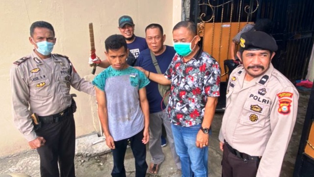 Mengerikan! Berawal dari Saling Pandang, Bogem Mentah pun Dibalas Tebasan Parang, Darah Kakak Beradik Bercucuran