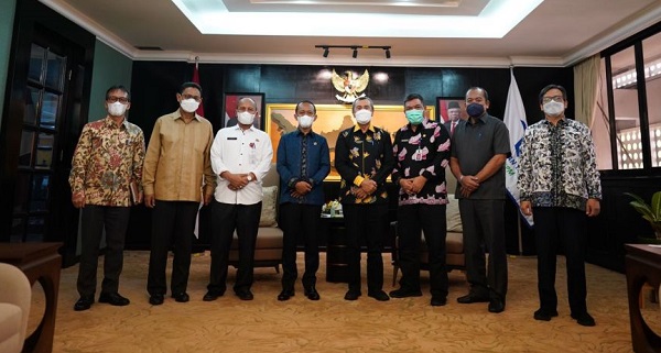Bertemu Menteri Bahlil, Syamsuar Minta Eks HTI PT MPL di Pelalawan  Dikelola PT SPR
