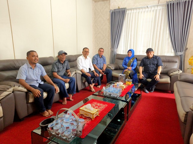 Pj. Bupati Kampar dan Perangkat Desa Koto Masjid Diundang ke Istana Negara