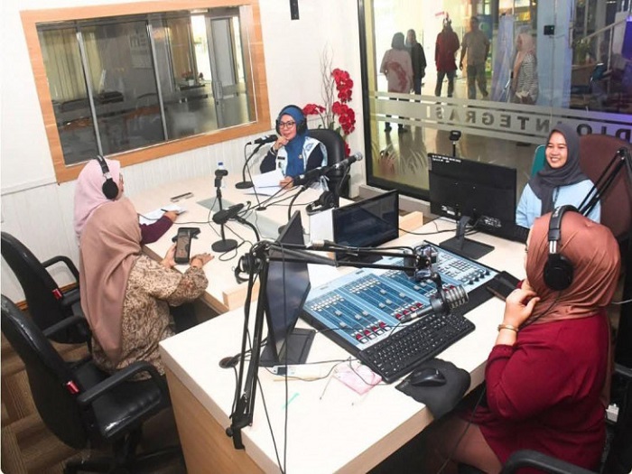 Wakil Bupati Kampar Jadi Pembaca Berita di RRI Pekanbaru