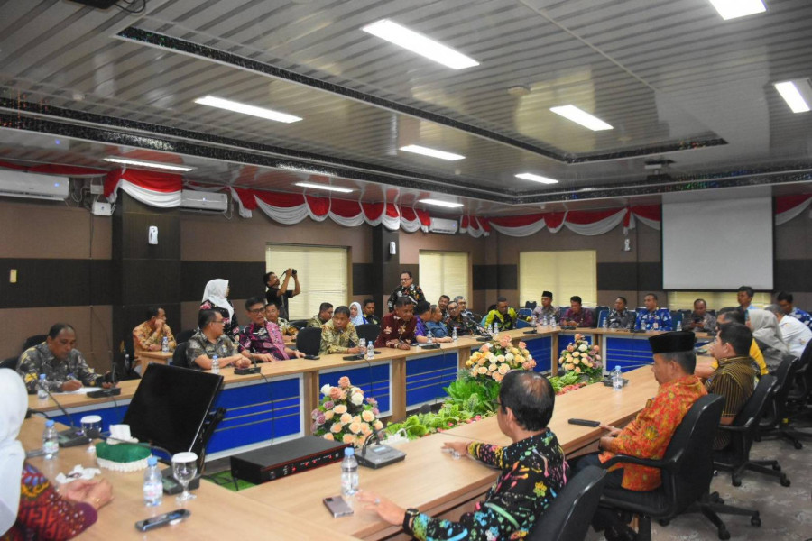 Pj Bupati Kampar Pimpin Rapat Bersama Kepala OPD dan Camat Se-Kabupaten Kampar