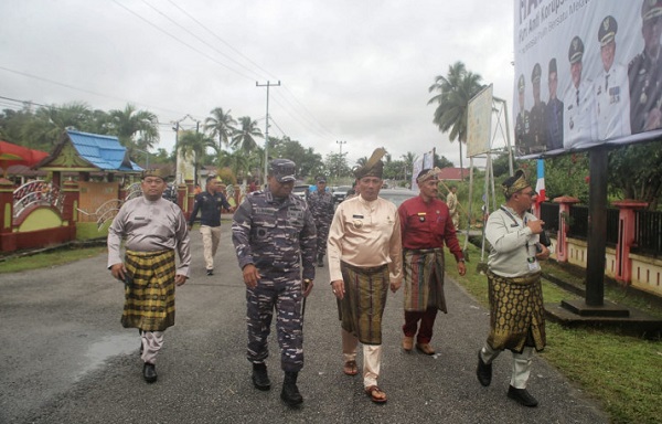 Bupati Meranti dan Danlanal Dumai Tinjau Kampung Bahari Nusantara di Alai