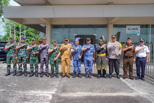 Sekda Kota Dumai Sambut Kedatangan Komandan Sektor I Marsekal Pertama TNI Toto Ginanto di Bandara Pinang Kampai