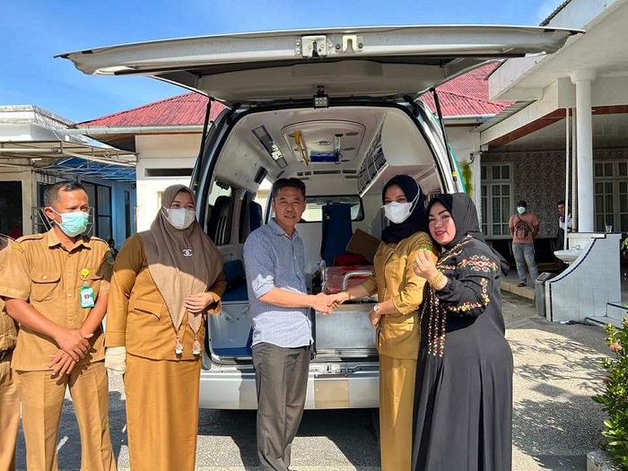 Bupati Rohil Serahkan Satu Unit Ambulance Untuk Puskesmas Sedinginan