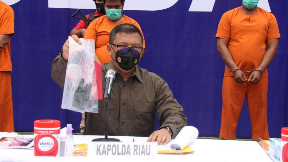 Polda Riau Tangkap Pelaku Pembakaran Mobil Strada di Rokan Hulu
