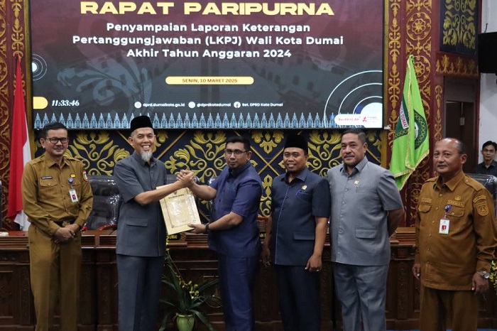 Wako Sampaikan LKPJ Akhir TA 2024 dalam Sidang Paripurna DPRD Kota Dumai