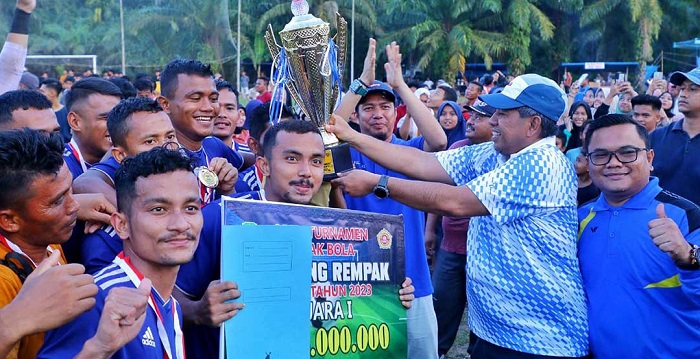 Bupati Siak Tutup Turnamen Sepak Bola Kampung Rempak III