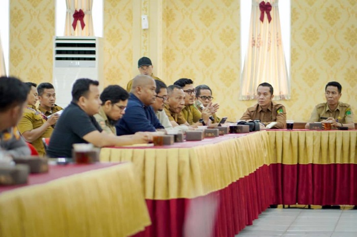 20 Kilometer Jalan Lintas Pujud-Tanjung Medan  Rusak Parah, Pemkab dan Pelaku Usaha Patungan Lakukan Perbaikan