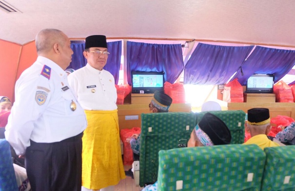 Bupati Lepas JCH Kloter 4 Asal Indragiri Hilir ke Batam