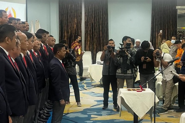 Iskandar Hoesin Lantik Pengurus KONI Pekanbaru, Ini Pesannya...
