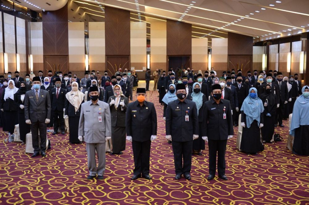 Selamat! Wagubri Lantik 103 Pejabat Fungsional Lingkungan Pemprov Riau, Ini Daftarnya