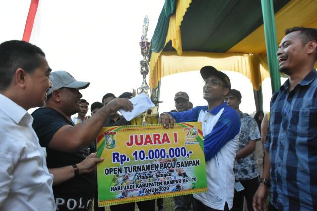 Tim Dayung Pacu Sampan Buluh Cina Raih Juara 1 di HUT Kampar ke-70