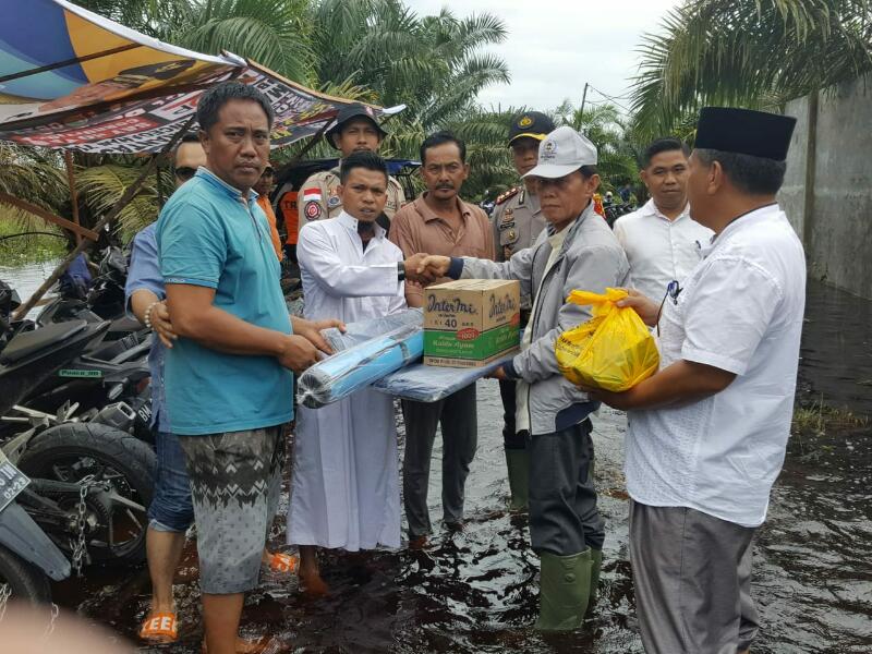 Tagana Pelalawan dan Dinas Sosial Dirikan 6 Unit Tenda Pengungsi Banjir 