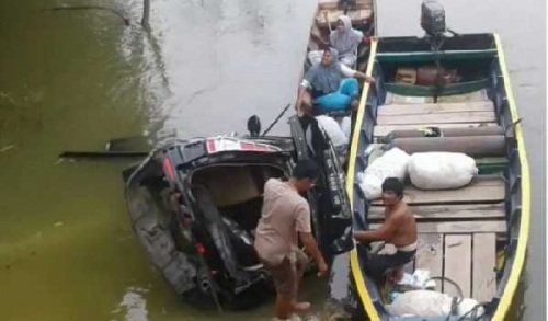 NGEBUT, Honda CRV Terjun ke Jurang Sungai kampar  Sedalam 50 Meter di KM 77-78 Rantau Berangin