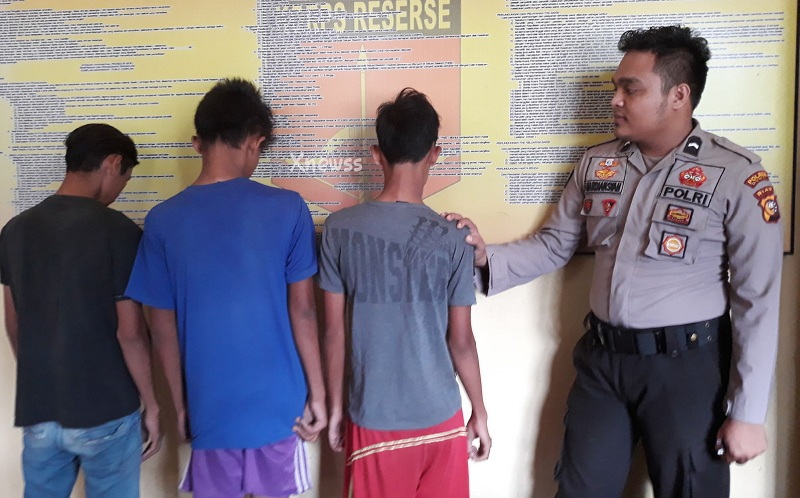 MAMPUS...Ketahuan Mencuri, 3 Remaja di Dumai Babak Belur Dihajar Warga