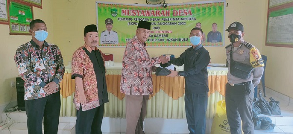 Pj Kades Rambah-Rohul Silaturahmi Dengan Datuk Adat