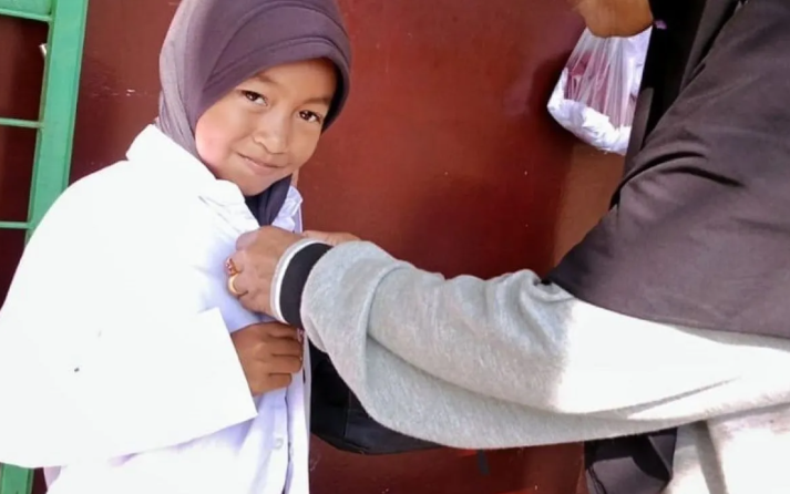RAPP Berikan 1500 Pasang Seragam bagi 36 SD di Meranti