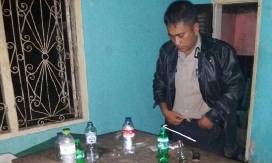 Sedang Ada  Pesta Sabu, Rumah Lurah  Baturijal di Peranap Digerebek Polisi