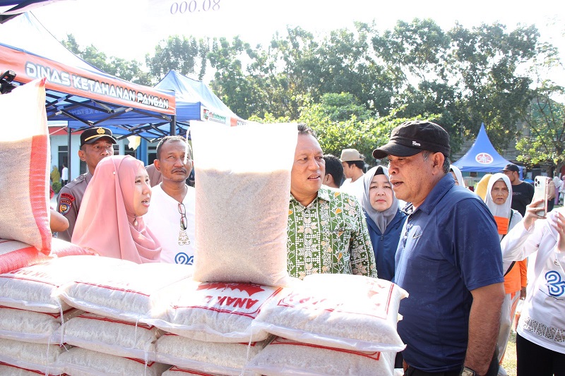 Ribuan Warga Ramaikan GPM Bersama HUT TVRI Ke-62, Minyak Goreng dan Beras SPHP Murah Diserbu Warga...